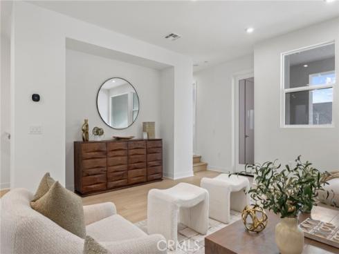 617 S Lyon Street, Santa Ana, CA