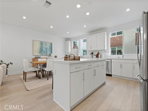 617 S Lyon Street, Santa Ana, CA