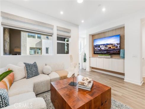 627 S Lyon Street, Santa Ana, CA