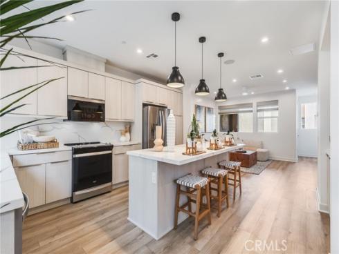 627 S Lyon Street, Santa Ana, CA