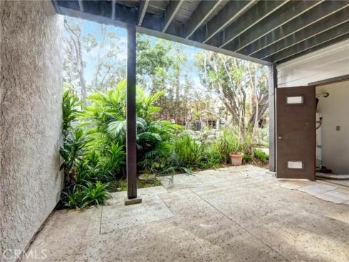 2516 W Macarthur C Boulevard, Santa Ana, CA