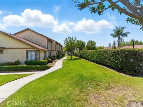 341 Carriage 51 Drive, Santa Ana, CA