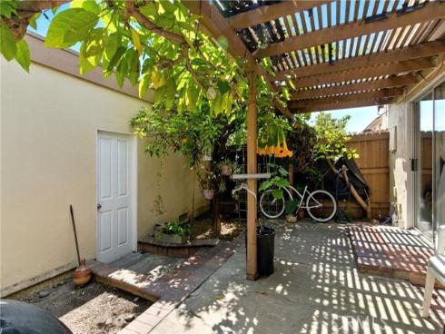 341 Carriage 51 Drive, Santa Ana, CA