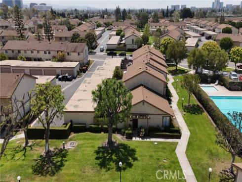 341 Carriage 51 Drive, Santa Ana, CA