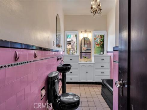 2042 N Ross   Street, Santa Ana, CA