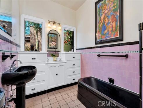 2042 N Ross   Street, Santa Ana, CA