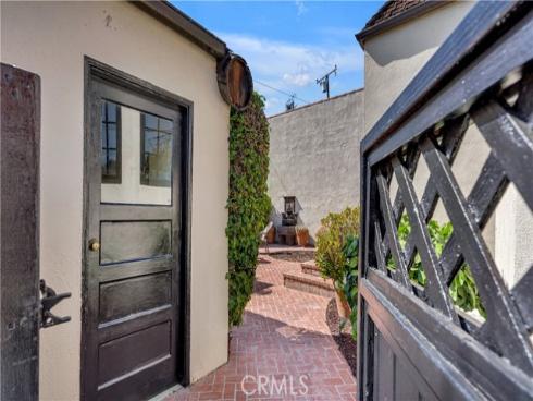 2042 N Ross   Street, Santa Ana, CA