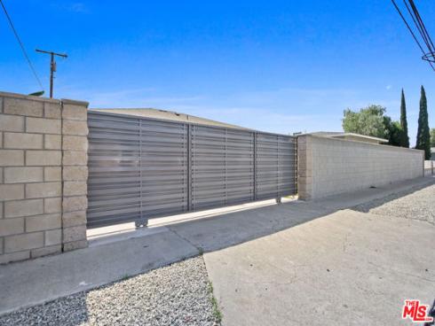 2429 W Borchard Avenue, Santa Ana, CA