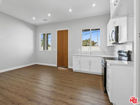 2429 W Borchard Avenue, Santa Ana, CA