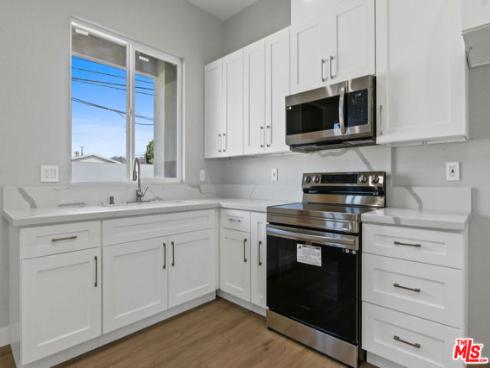 2429 W Borchard Avenue, Santa Ana, CA