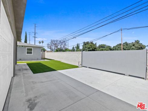 2429 W Borchard Avenue, Santa Ana, CA