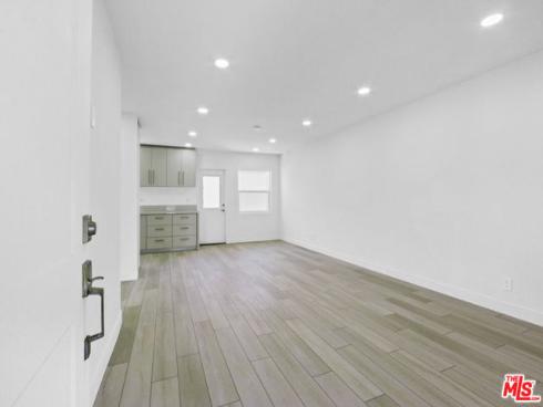 2429 W Borchard Avenue, Santa Ana, CA