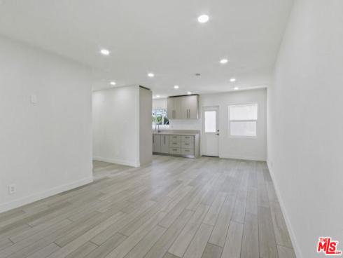 2429 W Borchard Avenue, Santa Ana, CA