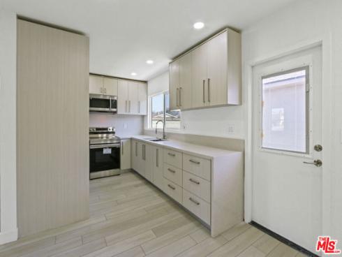 2429 W Borchard Avenue, Santa Ana, CA