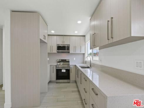 2429 W Borchard Avenue, Santa Ana, CA