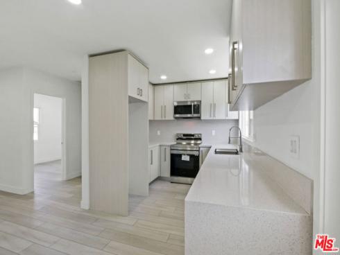 2429 W Borchard Avenue, Santa Ana, CA