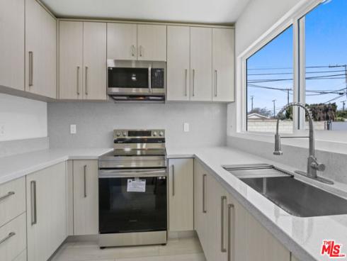 2429 W Borchard Avenue, Santa Ana, CA