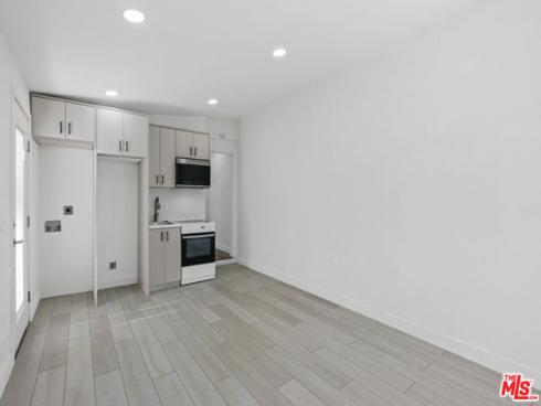 2429 W Borchard Avenue, Santa Ana, CA