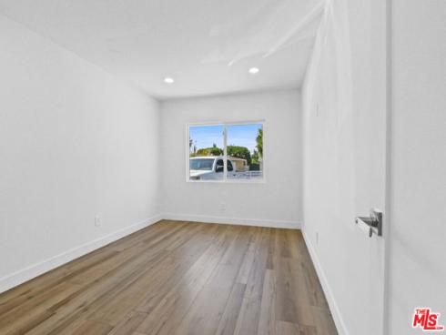 2429 W Borchard Avenue, Santa Ana, CA