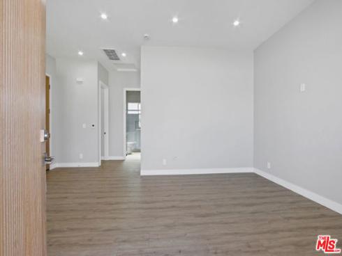 2429 W Borchard Avenue, Santa Ana, CA