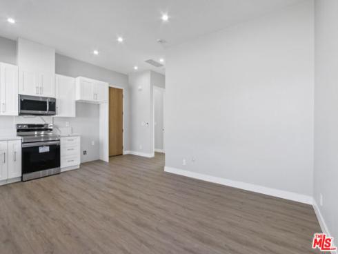 2429 W Borchard Avenue, Santa Ana, CA