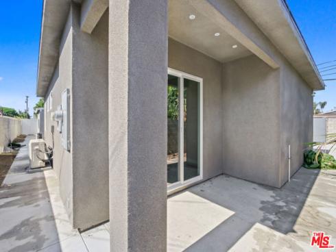 2429 W Borchard Avenue, Santa Ana, CA