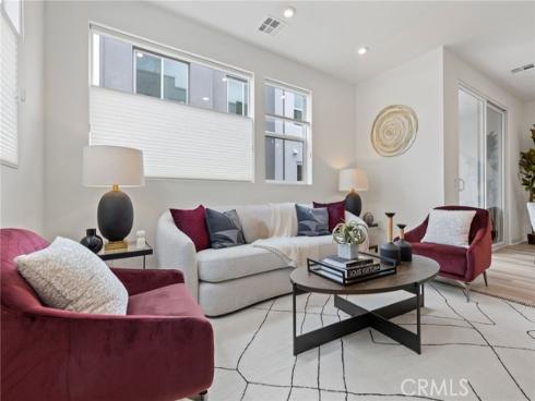 621 S Lyon Street, Santa Ana, CA