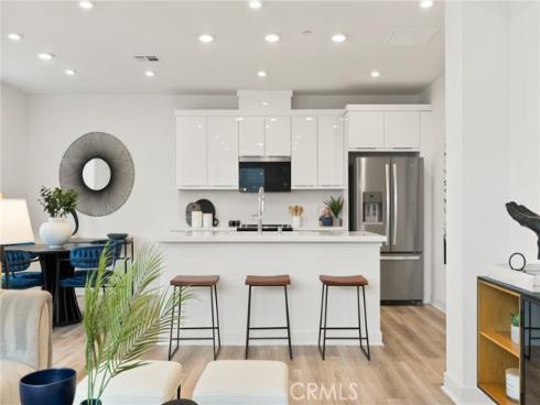 667 S Lyon Street, Santa Ana, CA