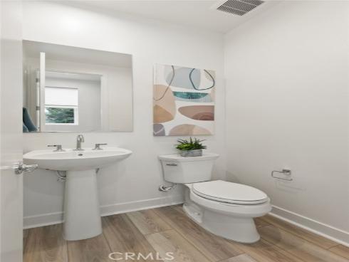 667 S Lyon Street, Santa Ana, CA