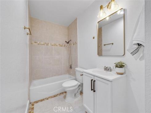 1010 W Macarthur 8 Boulevard, Santa Ana, CA