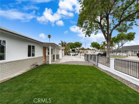 1202 N Gates Street, Santa Ana, CA