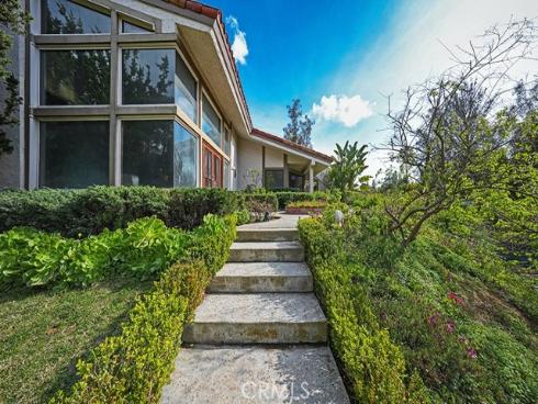 9752 Rangeview Drive, Santa Ana, CA