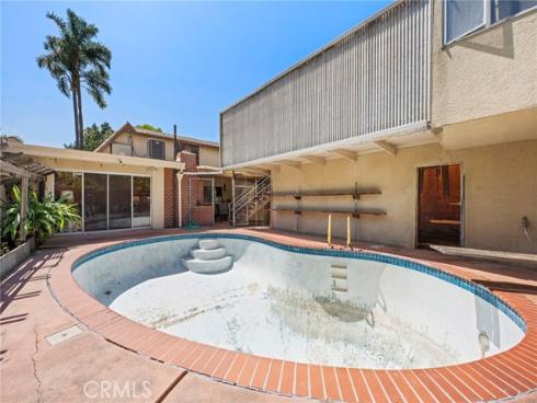 2415 N French Street, Santa Ana, CA