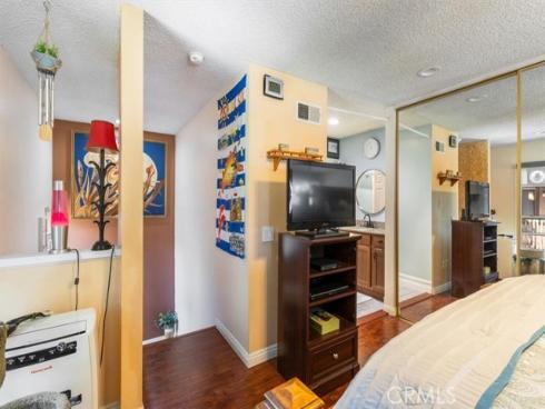 1084 Cabrillo Park B Drive, Santa Ana, CA