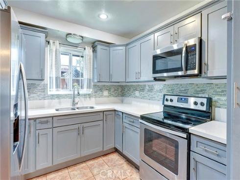 521 S Lyon 37 Street, Santa Ana, CA