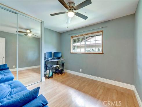 521 S Lyon 37 Street, Santa Ana, CA