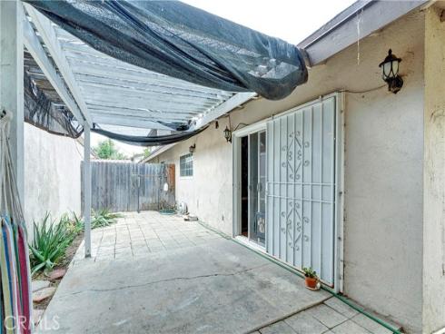 521 S Lyon 37 Street, Santa Ana, CA