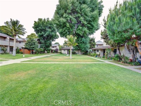 521 S Lyon 37 Street, Santa Ana, CA