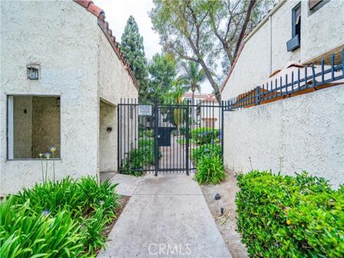 611 W 1st 101 Street, Santa Ana, CA