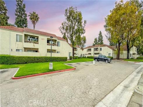 611 W 1st 101 Street, Santa Ana, CA