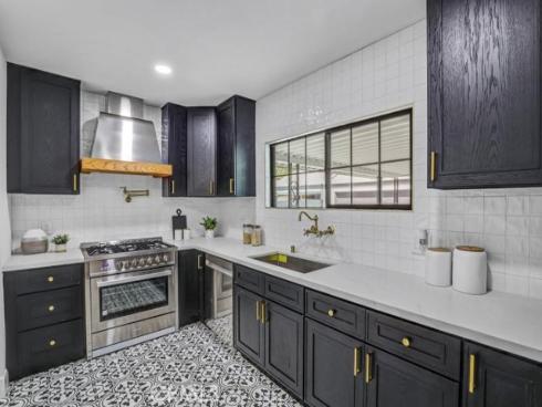 2327  Bonnie Brae  , Santa Ana, CA