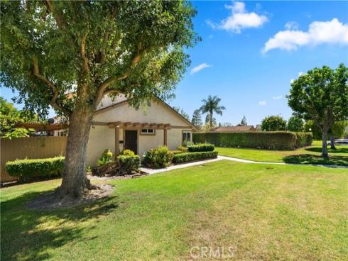 341 Carriage 51-A Drive, Santa Ana, CA