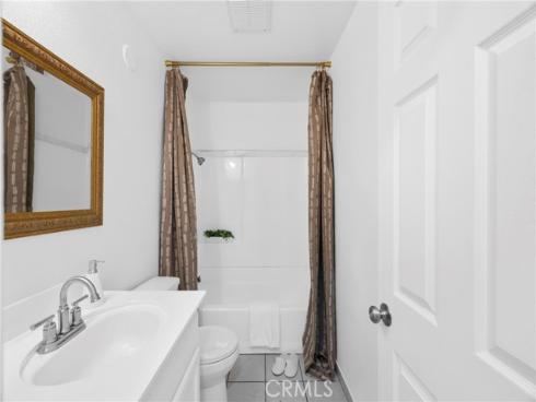 2500 S Salta 43 Street, Santa Ana, CA