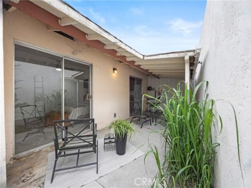 2500 S Salta 43 Street, Santa Ana, CA