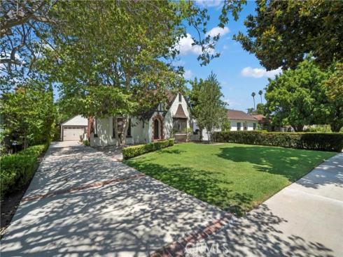 2404 N Poinsettia  , Santa Ana, CA