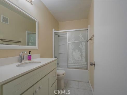 1040 W Macarthur  35  Boulevard, Santa Ana, CA