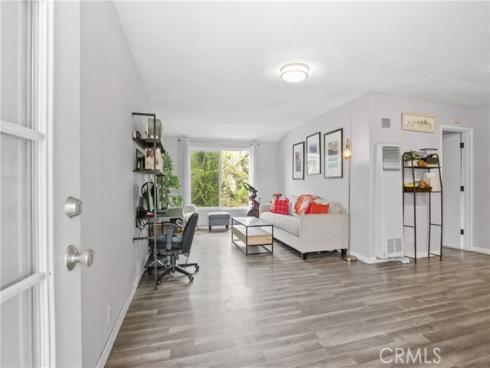 611 S Orange  10  Avenue, Santa Ana, CA