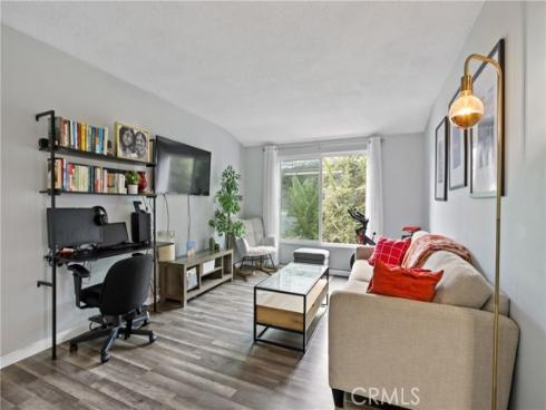 611 S Orange  10  Avenue, Santa Ana, CA