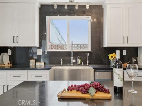 1533  W San Lorenzo Ave  , Santa Ana, CA