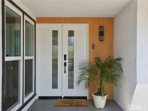 1533  W San Lorenzo Ave  , Santa Ana, CA